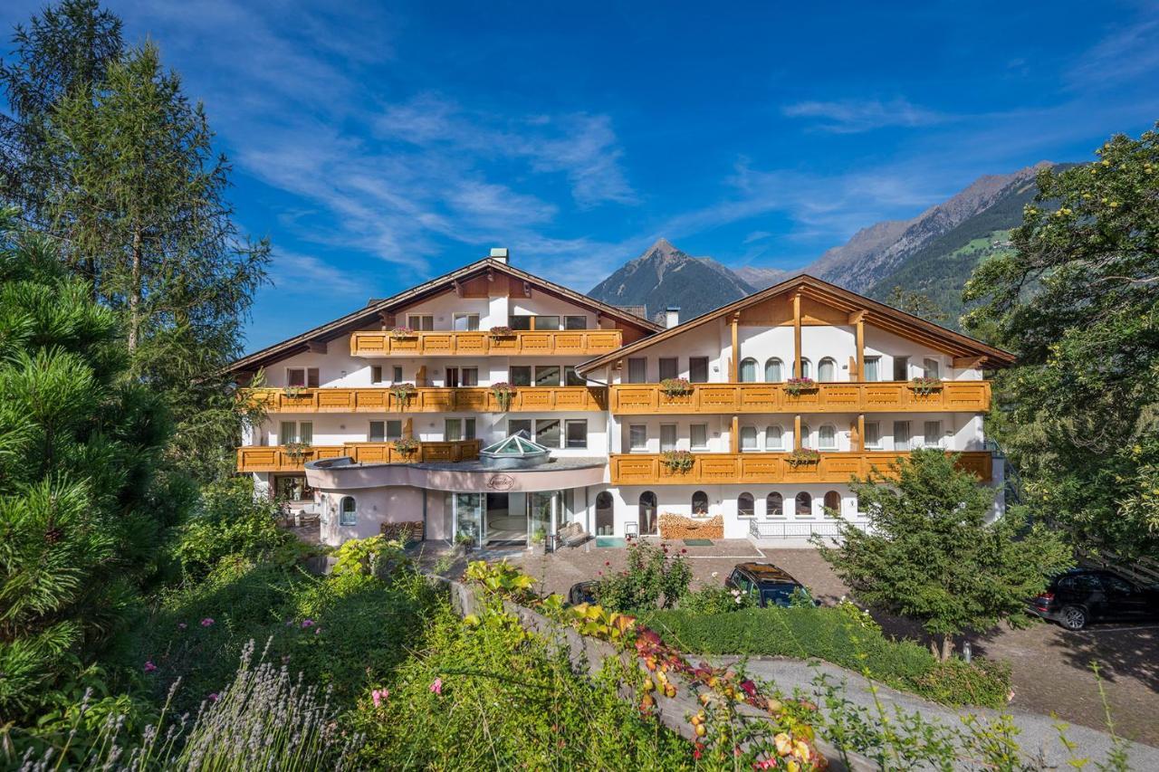 Family Hotel Gutenberg Schenna Exterior foto